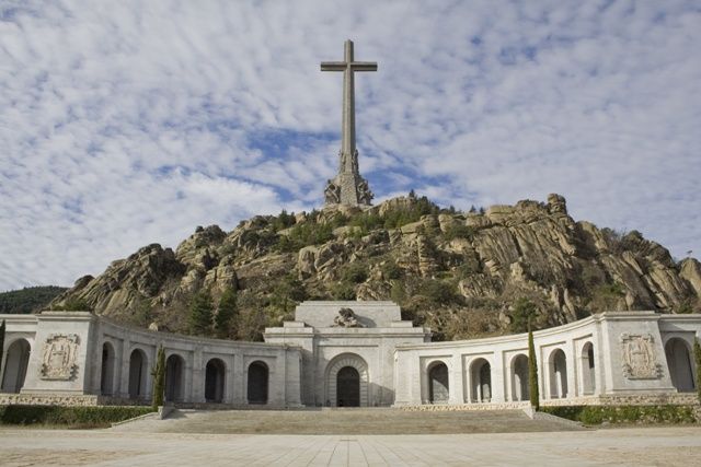 From Madrid: El Escorial, Valley and Segovia Day Trip - The Valley of Cuelgamuros and its difficult meaning