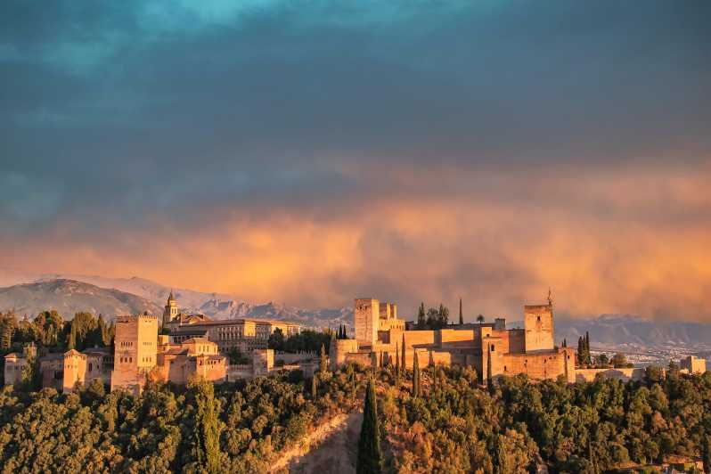 From Málaga: Sunset Alhambra Tour with Tickets - Gate of the Seven Floors and Calle Real