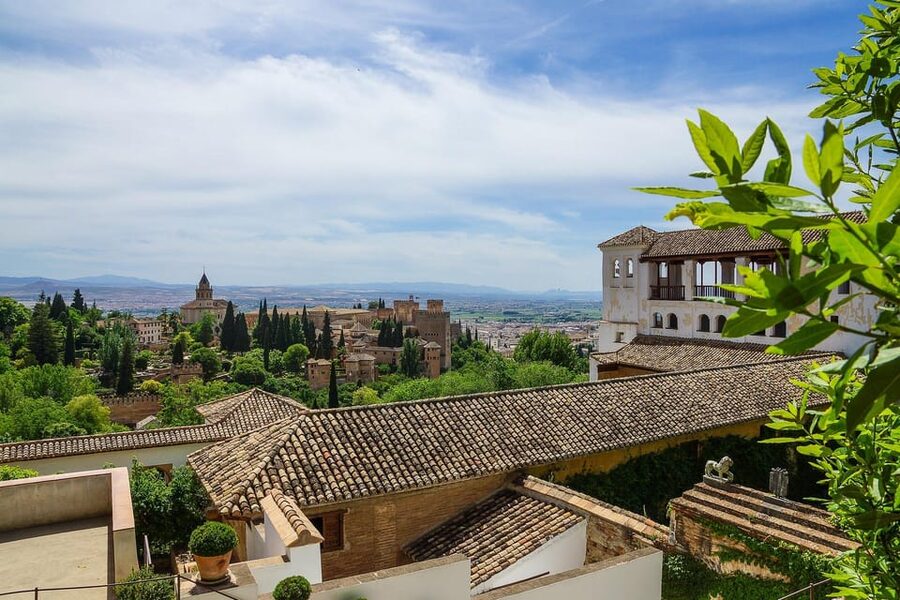 From Málaga: Sunset Alhambra Tour with Tickets - Free time, meeting your driver, and the return trip