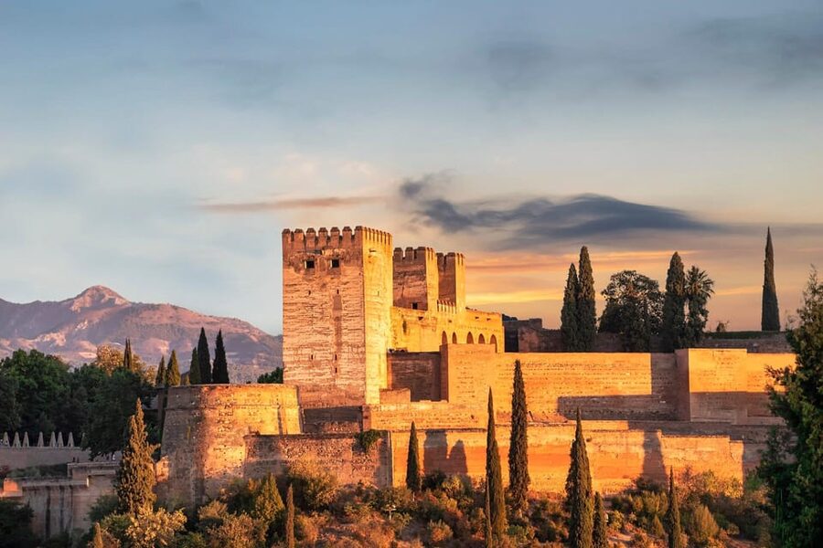 From Málaga: Sunset Alhambra Tour with Tickets - Getting oriented inside the Alhambra