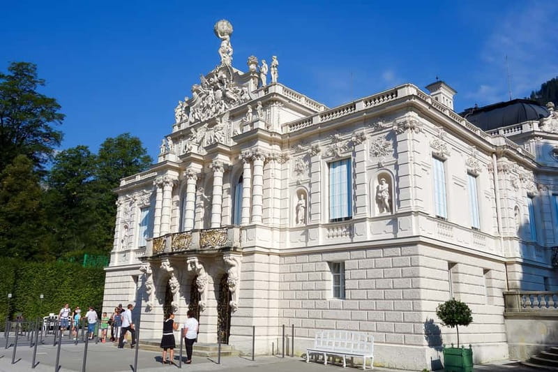 From Munich: Neuschwanstein & Linderhof Castle Full-Day Trip - The uphill route to Neuschwanstein