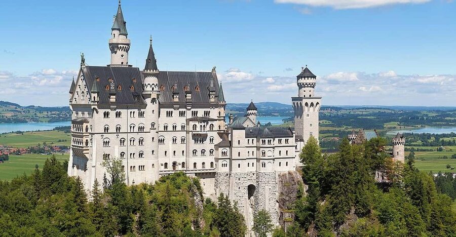 From Munich: To Neuschwanstein Castle, Linderhof, Oberammerg - Who should book this experience