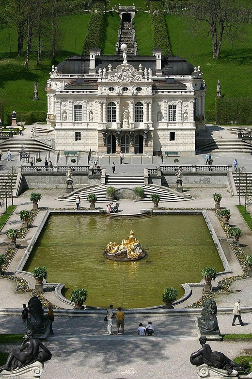 From Munich: To Neuschwanstein Castle, Linderhof, Oberammerg - Oberammergau and its painted houses