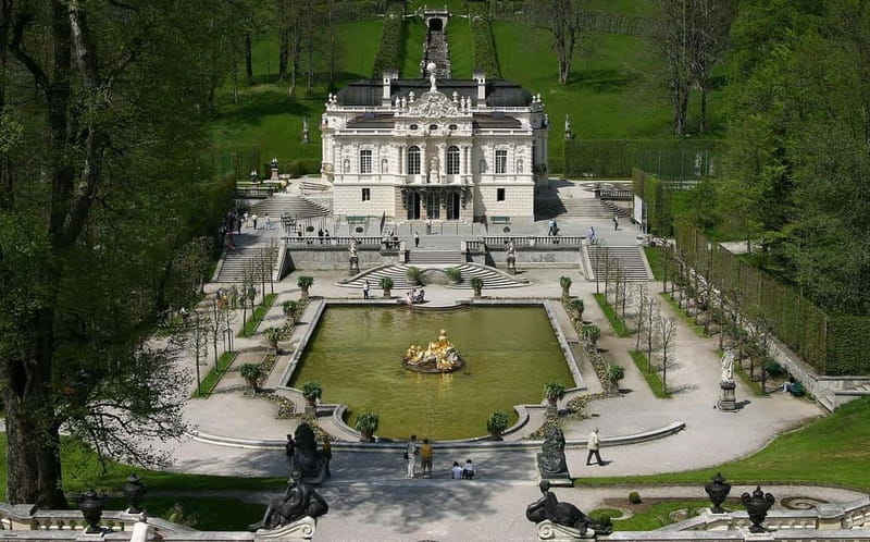 From Munich: To Neuschwanstein Castle, Linderhof, Oberammerg - Setting off from Munich by private car