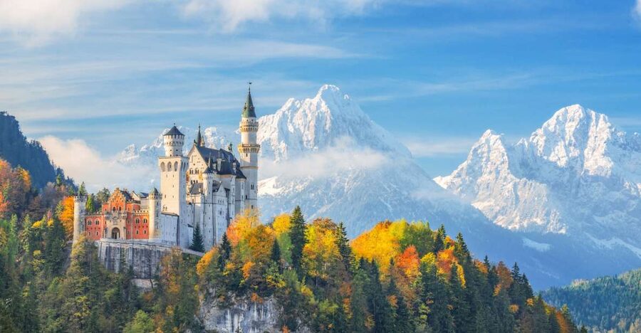 From Munich: Trip to Neuschwanstein & Linderhof in Spanish - Why pairing Neuschwanstein with Linderhof makes sense