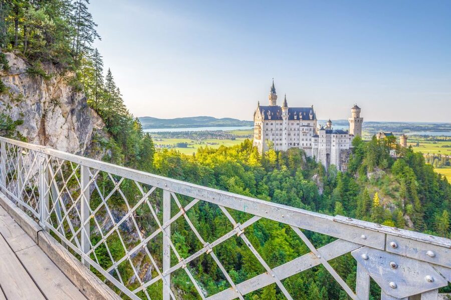From Munich: Trip to Neuschwanstein & Linderhof in Spanish - Neuschwanstein, Ludwig II’s mountain fantasy