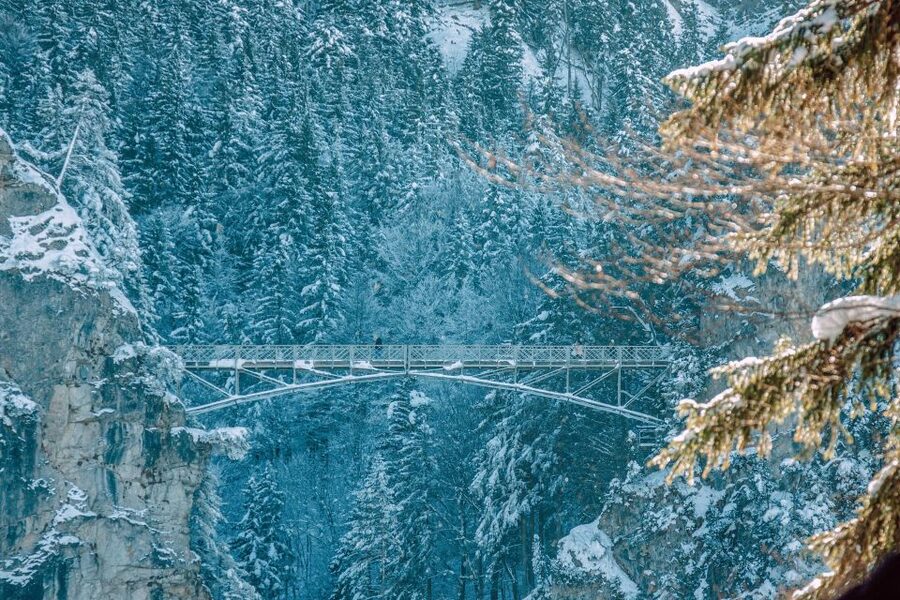 From Munich: Trip to Neuschwanstein & Linderhof in Spanish - What the Spanish guide adds