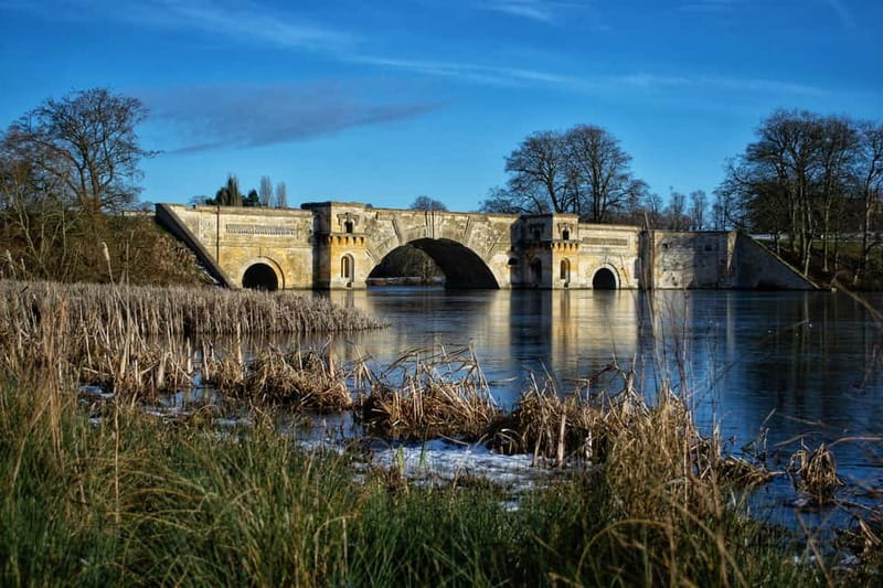 From Oxford: Churchill Tour to Blenheim Palace & his grave. - Woodstock for lunch and a slower walk