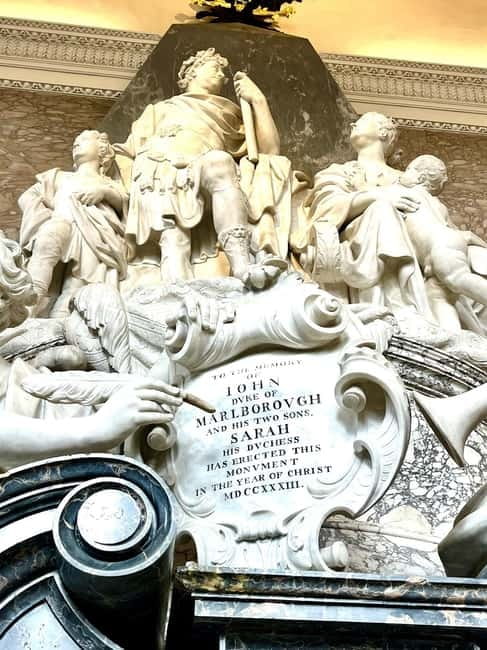 From Oxford: Churchill Tour to Blenheim Palace & his grave. - How the guide shapes the day