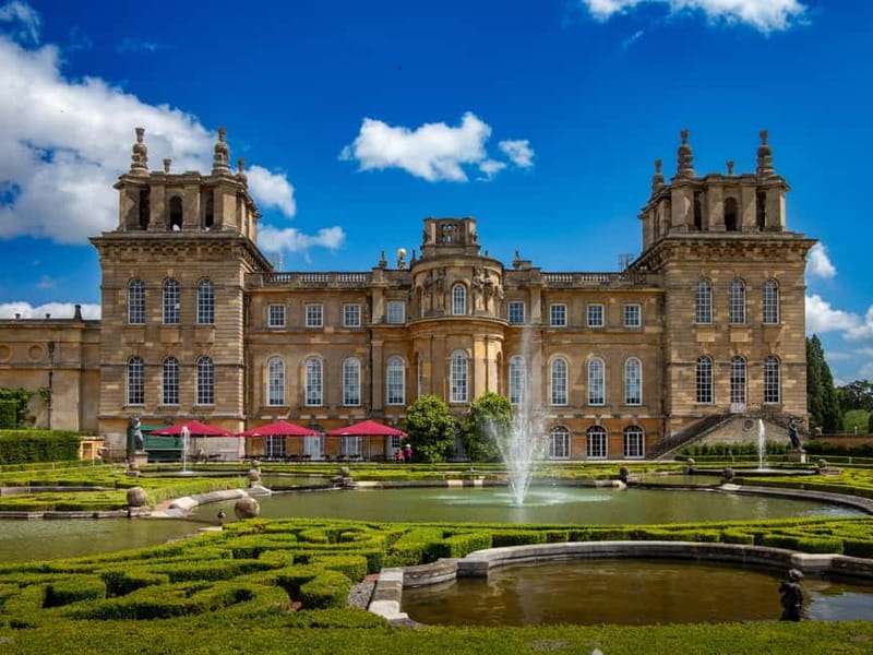 From Oxford: Churchill Tour to Blenheim Palace & his grave. - From central Oxford to Blenheim Palace