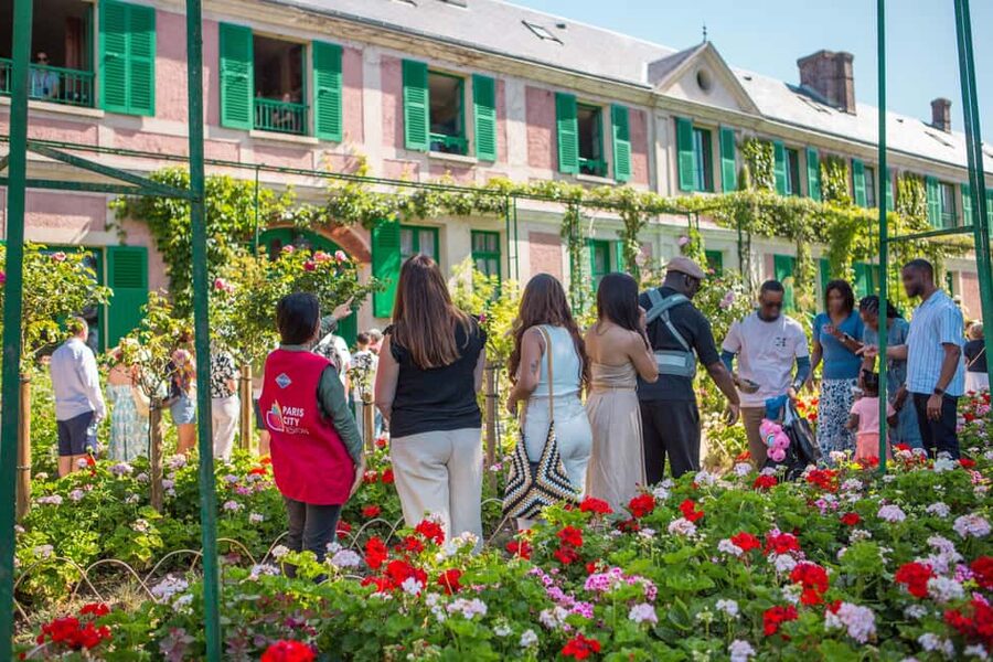 From Paris: Day Trip to Giverny & Versailles with Lunch - Why Giverny and Versailles work so well together