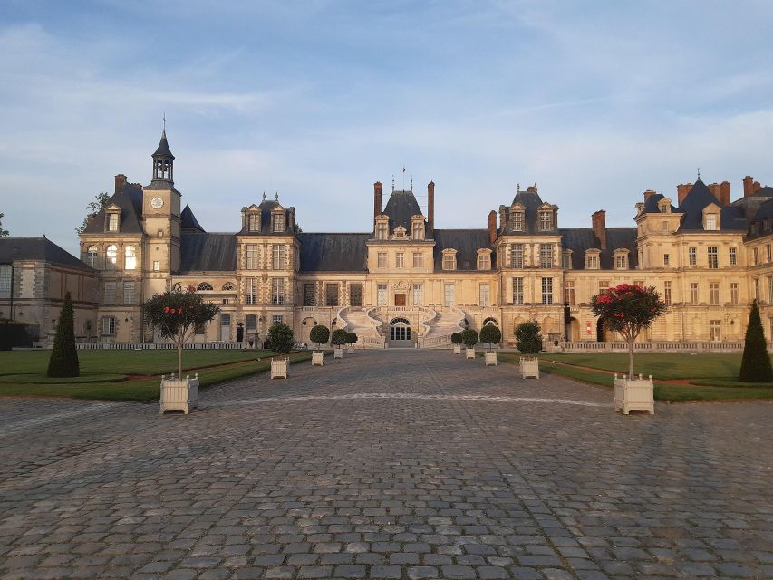 From Paris: Fontainebleau & Vaux-le-Vicomte Private Tour - Two French châteaux, two very different stories