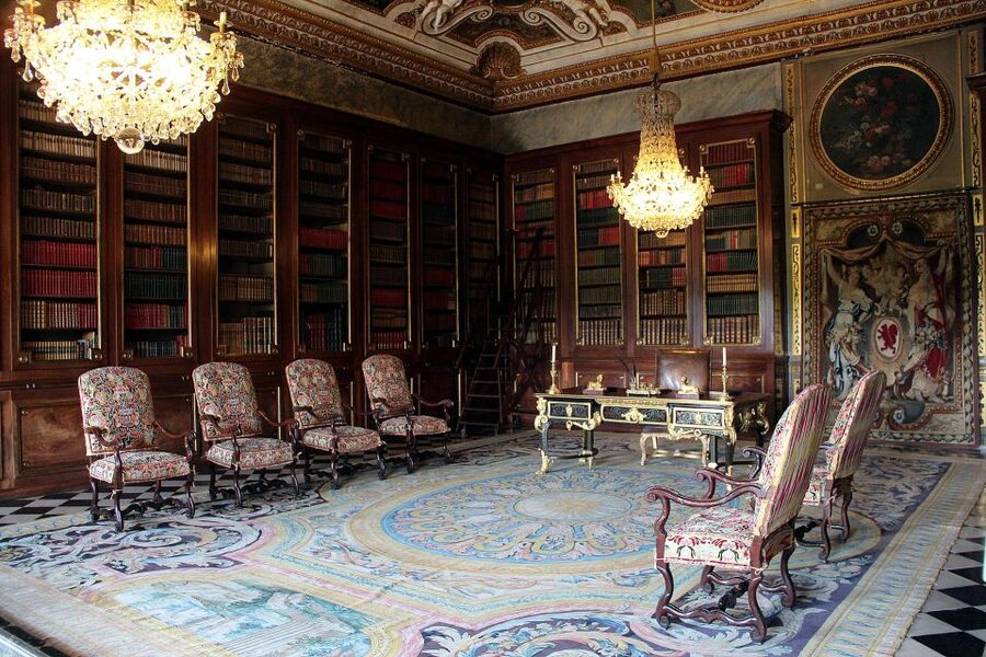 From Paris: Fontainebleau & Vaux-le-Vicomte Private Tour - Vaux-le-Vicomte, the château that caused a royal scandal