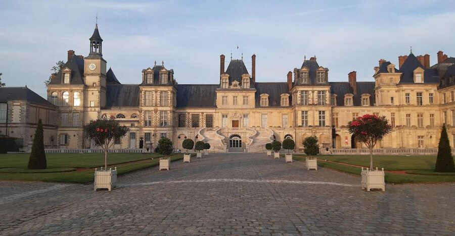 From Paris: Fontainebleau & Vaux-le-Vicomte Private Tour - The French gardens and 40 hectares of open space