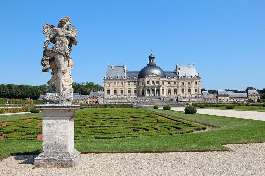 From Paris: Fontainebleau & Vaux-le-Vicomte Private Tour - Fontainebleau Palace and seven centuries of royal life