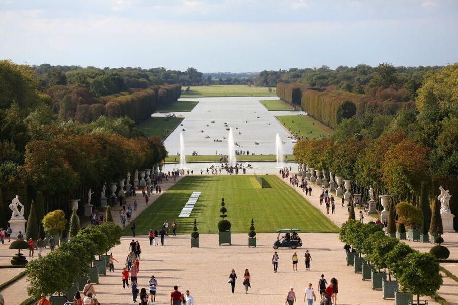 From Paris: Giverny and Versailles Palace Guided Day Trip - Giverny and Monet’s house