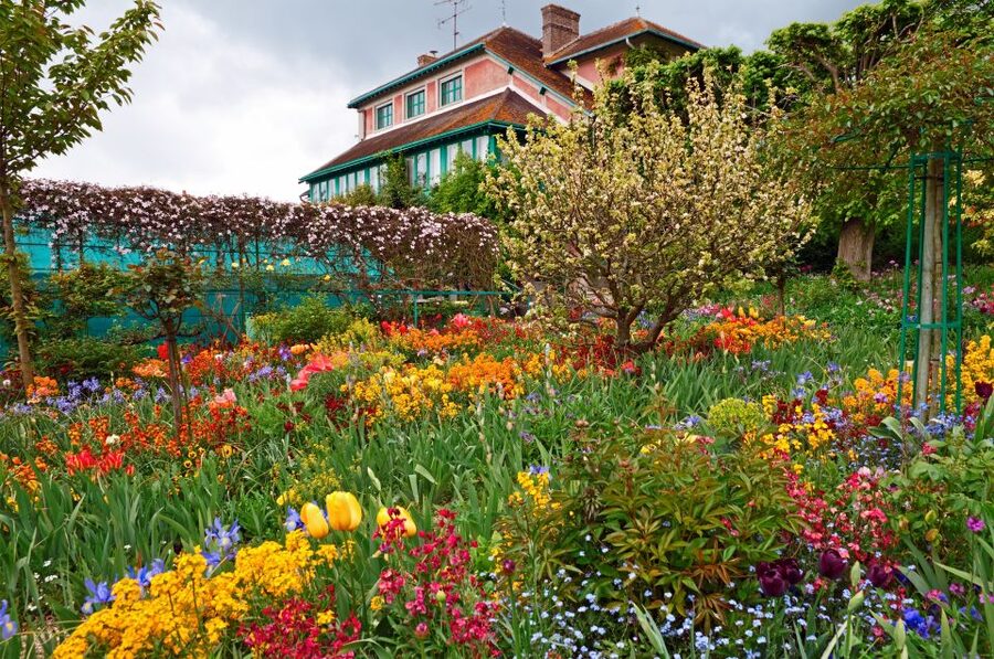 From Paris: Giverny and Versailles Palace Guided Day Trip - Entering Versailles Palace with a guide