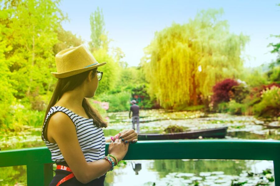 From Paris: Giverny and Versailles Palace Guided Day Trip - The value of $163