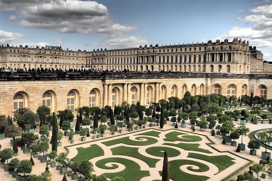 From Paris: Giverny and Versailles Private Full-Day Trip - One Day, Two Very Different Frances