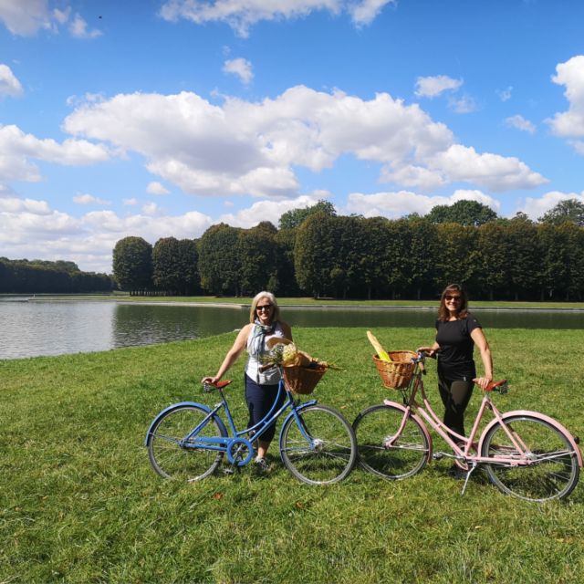 From Paris: Skip-the-Line Palace of Versailles Bike Tour - A picnic beside the Grand Canal