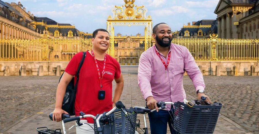 From Paris: Versailles Bike Tour with Gardens & Palace Entry - Picking lunch at Place du Marché Notre-Dame