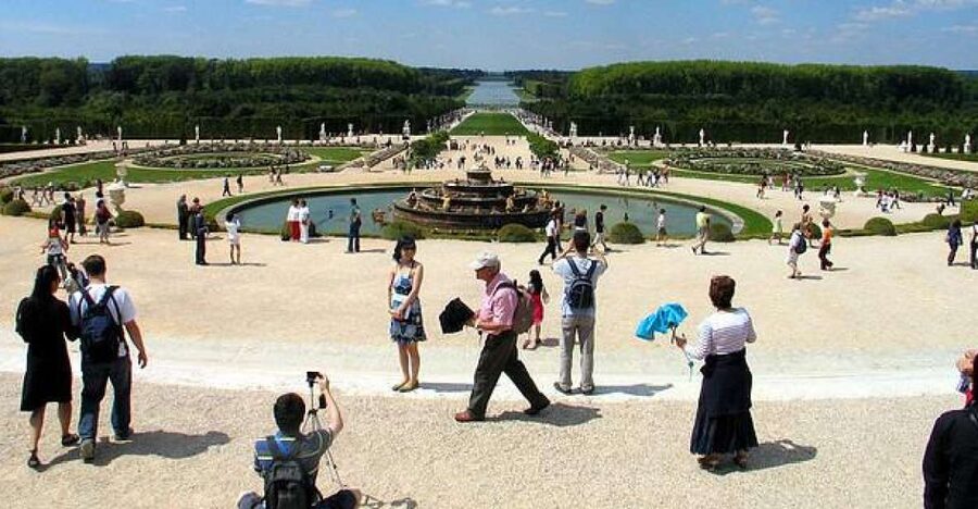 From Paris: Versailles Guided Tour by Deluxe Minibus - Key points to know before booking