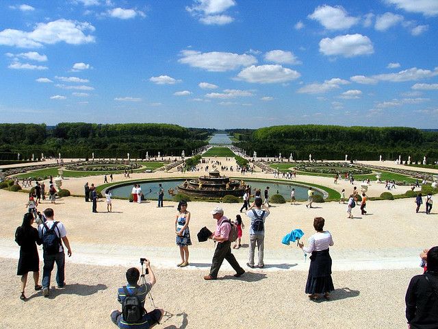 From Paris: Versailles Guided Tour by Deluxe Minibus - Entering the Palace of Versailles