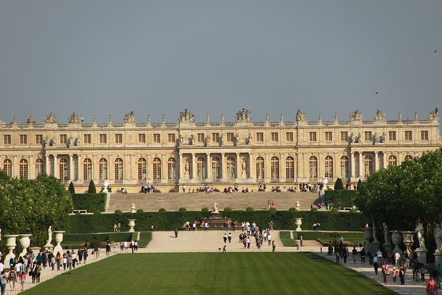 From Paris: Versailles Guided Tour by Deluxe Minibus - Who should choose this half-day tour?