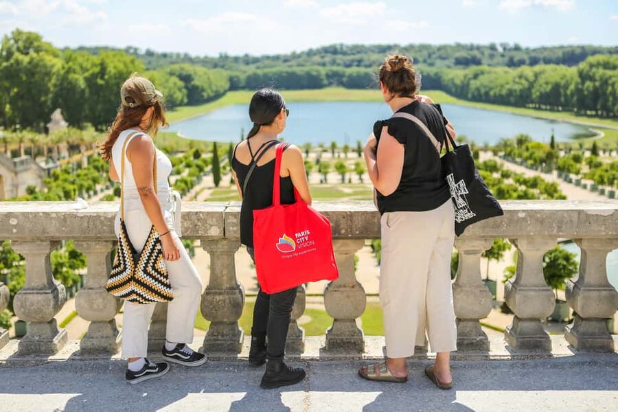 From Paris: Versailles Guided Tour with Skip-the-Line Entry - Why a guided visit helps at Versailles