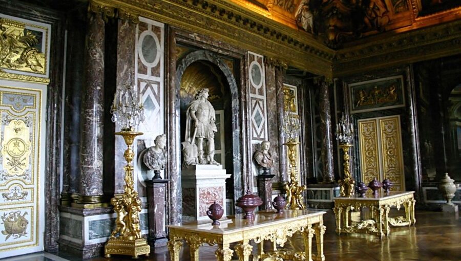 From Paris: Versailles Guided Tour with Skip-the-Line Entry - State Apartments and the machinery of court life