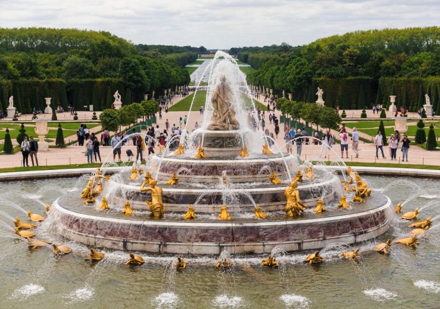 From Paris: Versailles Palace and Gardens Guided Day Trip - From Saint-Lazare to the gates of Versailles