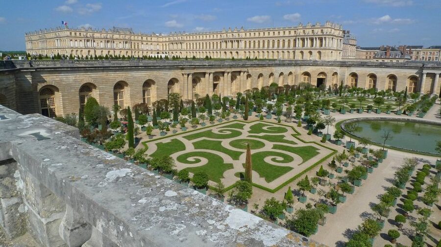 From Paris: Versailles Palace and Gardens Guided Experience - Timing, walking, and practical comfort
