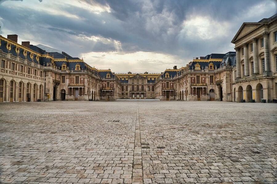 From Paris: Versailles Palace and Gardens Guided Experience - Who should choose this Versailles outing?