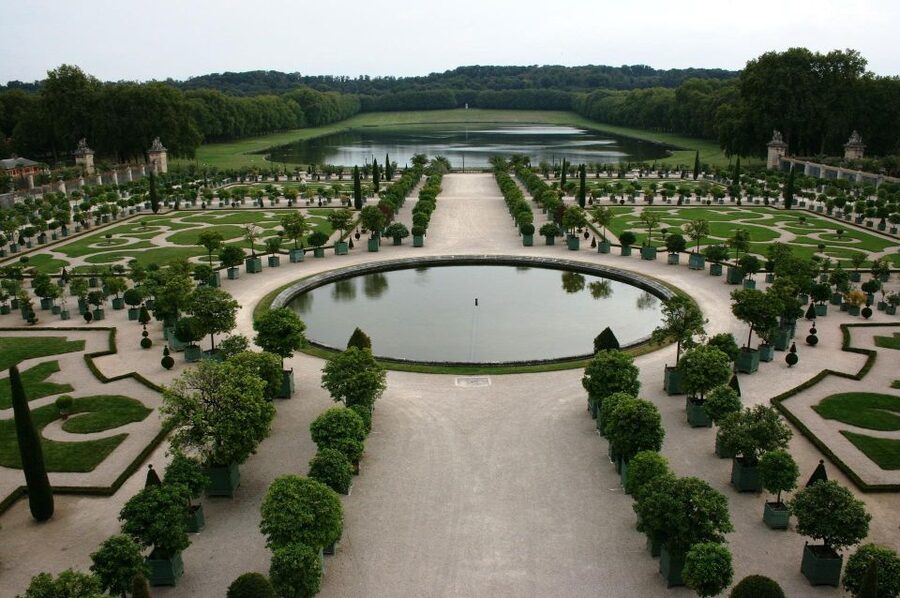 From Paris: Versailles Palace and Gardens Guided Experience - Starting at Invalides and taking the train to Versailles