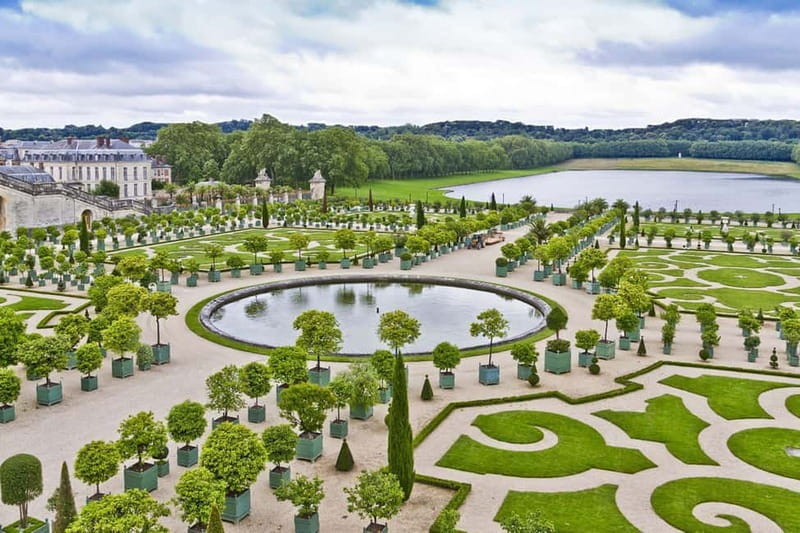 From Paris: Versailles Palace and Gardens with Transfer - Who should book this experience?