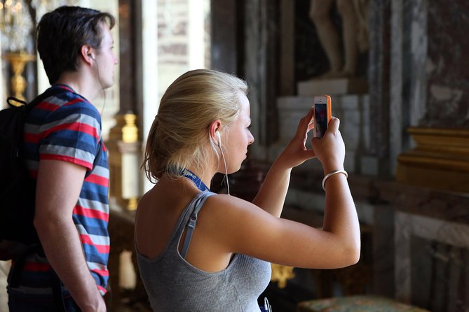 From Paris: Versailles Palace Guided Tour with Gardens Access - Choosing the Giverny upgrade