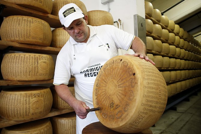 From Parma: Parmigiano Reggiano Farm Tour & Tasting with Transfer - Guides who add character to the morning