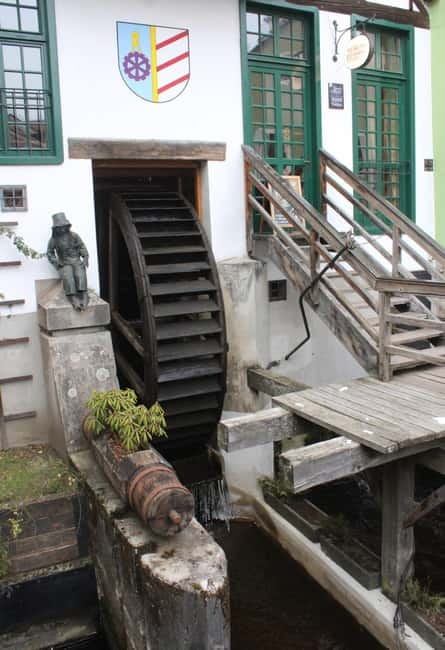 From Prague: Cesky Krumlov Tour with a Guide - Walking through the old town