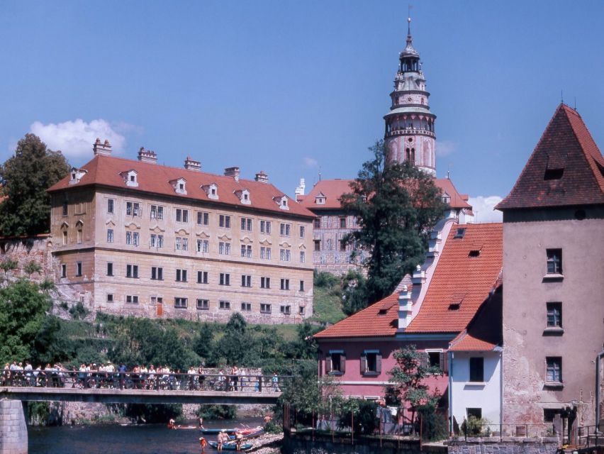 From Prague: Full-Day Český Krumlov Tour with Lunch - Walking through Český Krumlov’s old center