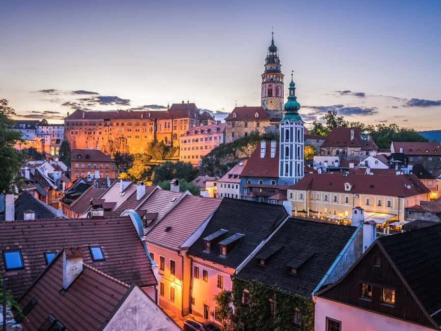 From Prague to the fabulous Cesky Krumlov:fullday experience - A 90-minute lunch break in Cesky Krumlov