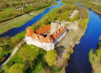 Rundale palace and Bauska castle tour and back.
