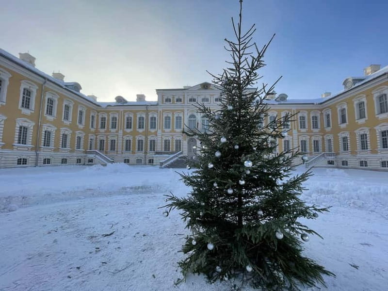 From Riga: Trip to Hill of Crosses, Rundale Palace & Bauska - Rundale Palace and its French gardens