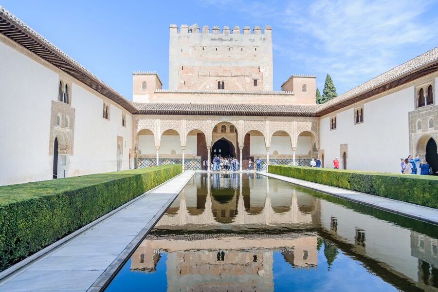 From Seville: Granada Day Trip Alhambra and Albaycin - Walking the Albaycin before the palace