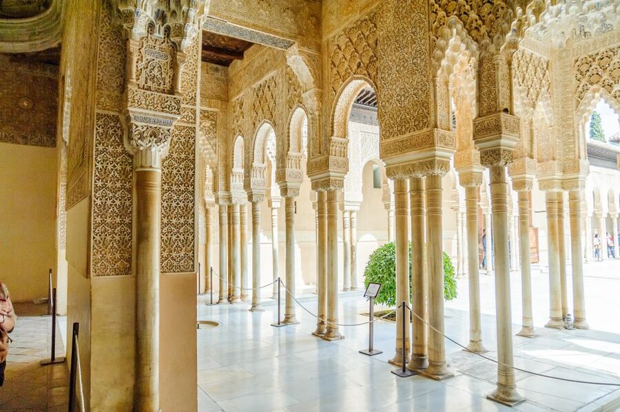 From Seville: Granada Day Trip Alhambra and Albaycin - The Abades de la Roda break