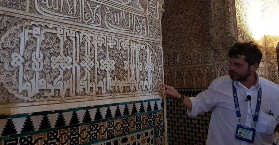 From Seville: Granada Day Trip with Alhambra and Albaicín - The Albaicín walk and its best viewpoint