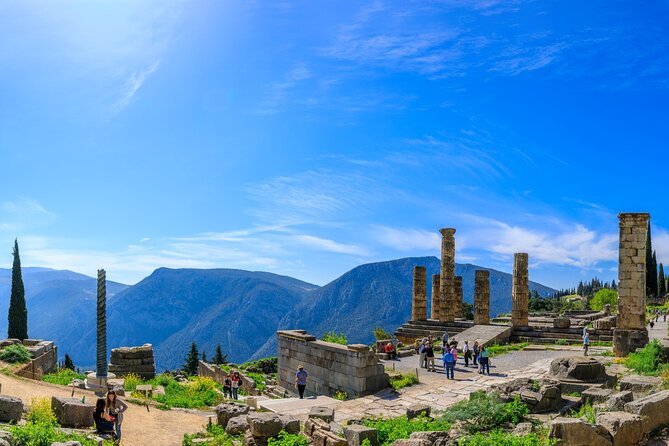 "Full day in Delphi/Livadia: Live the myths" - Arachova adds mountain-town character