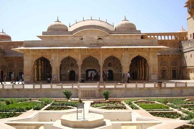 Full-Day Jaipur City Tour with Amber Fort and City Palace - Lunch, with an important package detail
