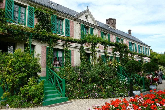 Giverny and Versailles Small Group Day Trip from Paris with Lunch - Versailles gardens: beautiful but rushed