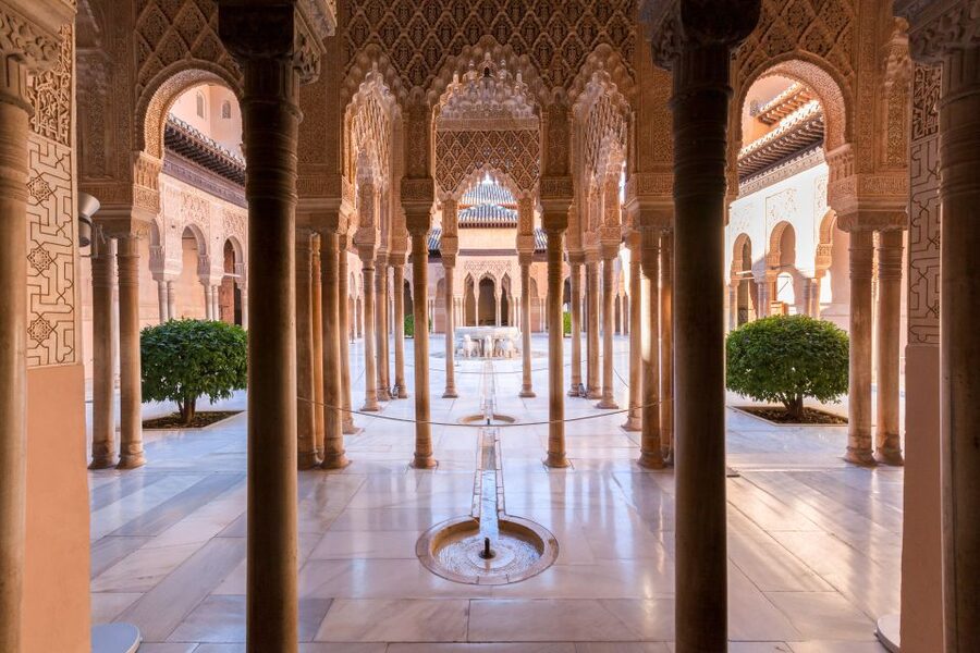 Granada: 3-Hour Alhambra and Generalife Gardens Guided Tour - The Alhambra complex and its Moorish past