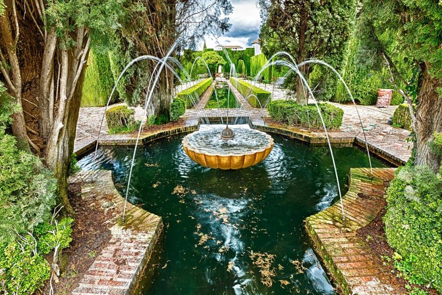 Granada: 3-Hour Alhambra and Generalife Gardens Guided Tour - Inside the Nasrid Palaces